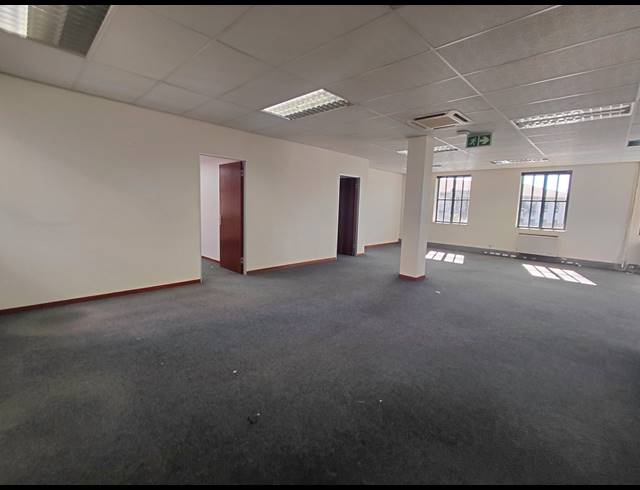 174M² OFFICE TO LET IN BRYANSTON